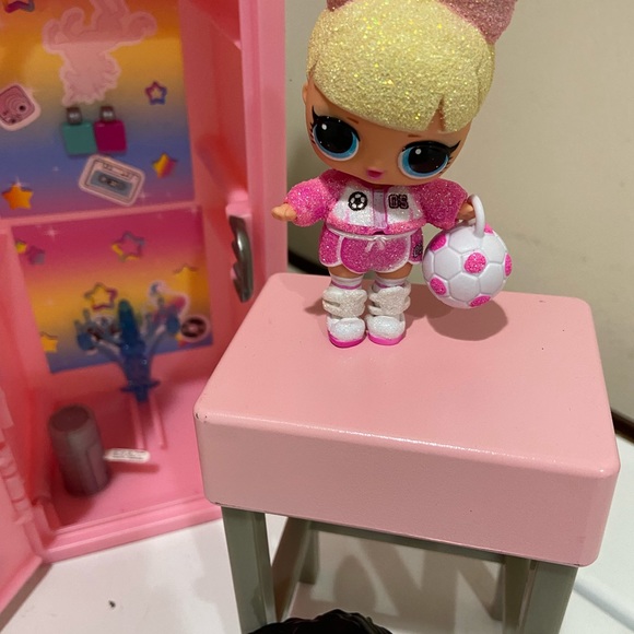 Lol (2)OMG 9” Doll with Pink locker - Picture 8 of 9